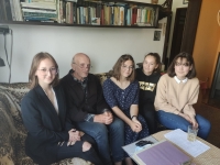 Lubor Herzán with pupils of the Třebíč High School during the recording of his story as part of the project Stories of our Neighbors, 2021