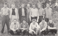Muži z nástrojárny Tesly Lanškroun, Vladimír Tomek nahoře třetí zprava, 1960