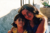 Jana Šilerová s na dálku adoptovanou dívkou z Ukrajiny / 90. léta