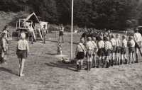 Skautský tábor v Chlébské u Nedvědic, Vladimír Tomek jako vedoucí v čele, 1969