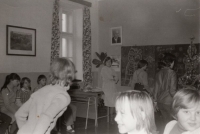 Při výuce na ZŠ na Svatém Kopečku u Olomouce, 1980