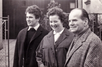 S rodiči Annou a Josefem krátce před srpnem 1968