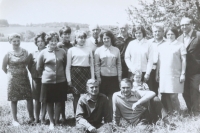 1962-63 učitelé frymburské školy, Bohuslava Dvořáková první zleva