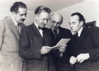 Sochař Ladislav Zívr, grafik Štika, sběratel E. Hloupý, doc. Maršálek, 1943