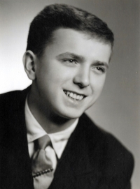 Jan Bartoš na maturitní fotografii v roce 1962
