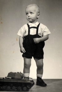Jan Bartoš na snímku od fotografa, rok cca 1947