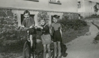 Na kole před domem, cca rok 1954