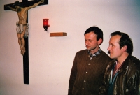 Antonín K. Dabrowski na návštěvě bratří v Brně, s br. Vianneyem, 1989