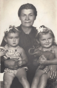 Grandmother with granddaughters - witness and her sister, 1948 or 1949
