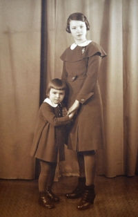 Helena Cikánová with her sister Marie, 1935