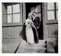 photo from the saved album - Lívia Schwarzová a Jakub Farkaš, wedding photo (witnesses parents)