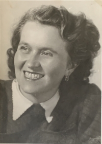 Lydia's mother Lívia