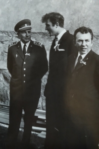 Karel Mikolín (left) at his friend's wedding