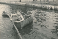 Jaroušek v neckách na rybníku, 1951