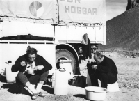 Na Sahaře 1969, pamětník vpravo