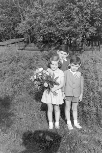 Josef Bauer (vpravo) se sestrou Janou a bratrem Petrem