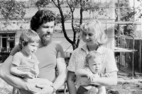 S manželkou Lydií a dětmi Magdalénou a Šimonem, 80. léta