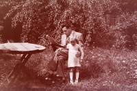 Otec Josef Bauer a sestra Jana, 50. léta