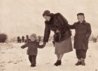 S maminkou a mladším bratrem