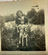 S matkou pred vojnou