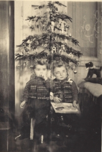 Christmas with her younger sister, 1949 or 1950