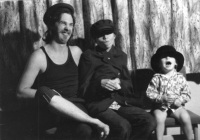 Rodinné vylomeniny, Petr Šimr s manželkou a synem kolem roku 1976-1977 