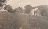 Family farm in 1942