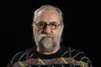 Pamětník Petr Šimr ve studiu Paměti národa v roce 2022 