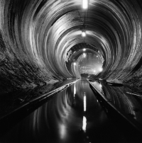 Výstavba tunelu pro pražské metro; snímek Bořivoje Černého, první polovina 70. let 20. století 