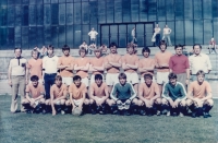 Jaromír Pasecký (první zleva nahoře) s ligovým dorostem Slovanu, 1982