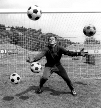 Mezi slavnými sportovci, které Bořivoj Černý zachytil svým fotoaparátem, byl také brankář Dukly Praha a reprezentace Ivo Viktor, mistr Evropy ve fotbale z roku 1976