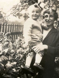 Zdena in July 1942