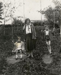 Zdena with her children