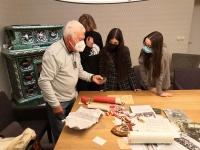 Pamětník Jan Pollák při natáčení vyprávění s týmem Paměti národa