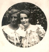 Dospělé sestry Anka a Zdena
