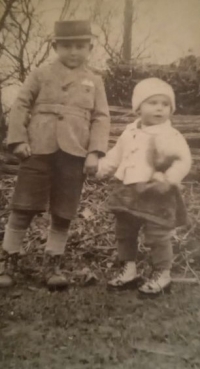 František Spejchal se starším bratrem v roce 1939