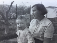 Zdenka with her mother, 1931