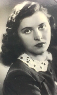 Dobová fotografie, Zdenka Wittmayerová, rozená Bidařová, rok 1948