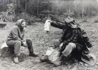 Zdenka s manželem Jaroslavem na lesní brigádě, 1989