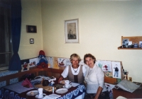 Zdenka vpravo s Ann z USA, Praha 1990