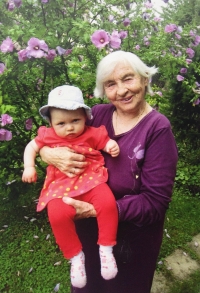 Zdenka with her great-granddaughter, Prague 2015