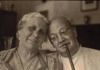 Dědeček a babička z otcovy strany, asi 1946