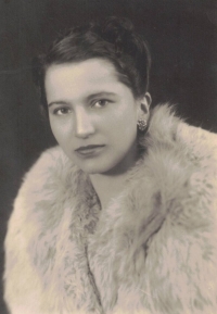 Portrait of his mother Jarmila, 1944