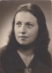 Matka Vlasta Brančíková (rozená Kozmíková)
