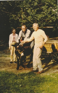 Návštěva F. Brélaze a M. Rejchrta u rodiny L. Lisa, 80. léta 20. století