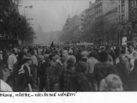 Fotografie Petra Šimra z pražského dění v listopadu 1989 - Václavské náměstí 