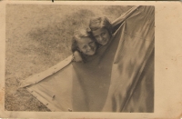 Sokolský tábor Vizovice 1938, s kamarádkou z Uherského Hradiště