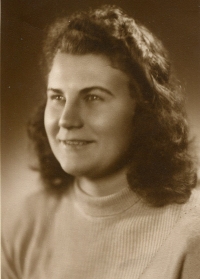 Maminka Drahomíra Suková, asi 1950