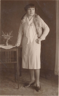 Maminka pamětnice Božena Radová, roz. Martínková, 30. léta 20. století