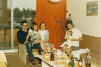 S rodinou v Kanadě (vedle manžela a dcery), 70. léta 20. století